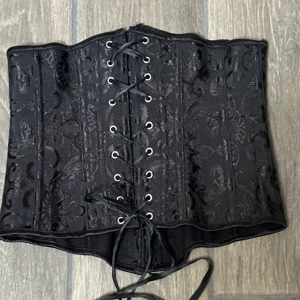 Elegant Black Lace-Up Corset